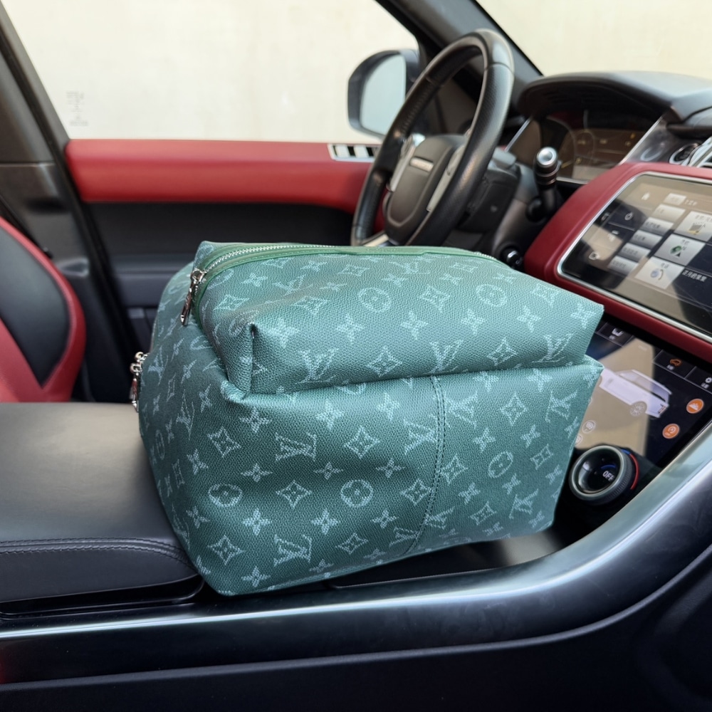 Louis Vuitton Discovery Backpack PM Green 38Cm M12780 - Image 4