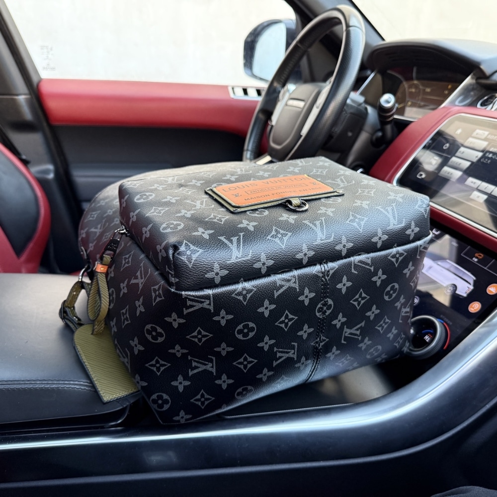 Louis Vuitton Discovery Backpack Monogram Black 37Cm - Image 3